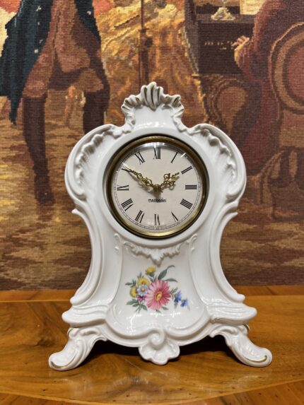 Mercedes Marka Pilli Porselen Masa Saati – Vintage Çiçek Desenli Dekoratif Saat