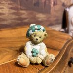 Cherished Teddies “Sean” 1993 Koleksiyon Biblo – Luck Found Me Serisi Enesco 6x6 cm