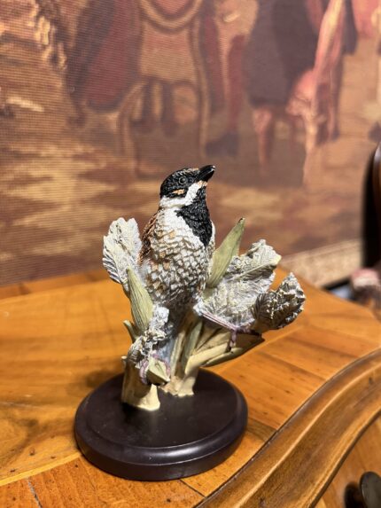 El Boyaması Kuş Figürlü Dekoratif Biblo – Vogelwelt Collection Rohrammer (10x7 cm)