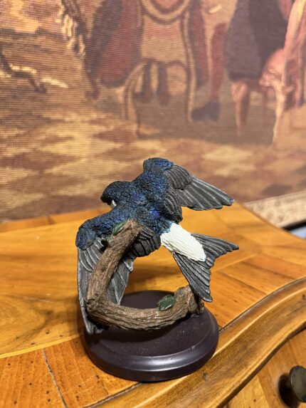 El Boyaması Kuş Figürlü Dekoratif Biblo – Vogelwelt Collection Mehlschwalbe (10x8 cm)
