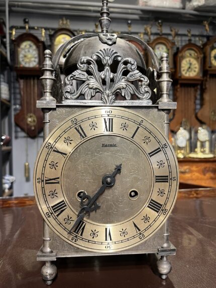 Hermle Mekanizmalı Vintage Metal Masa Saati – Alman Üretimi Dekoratif Saat 36x15 cm