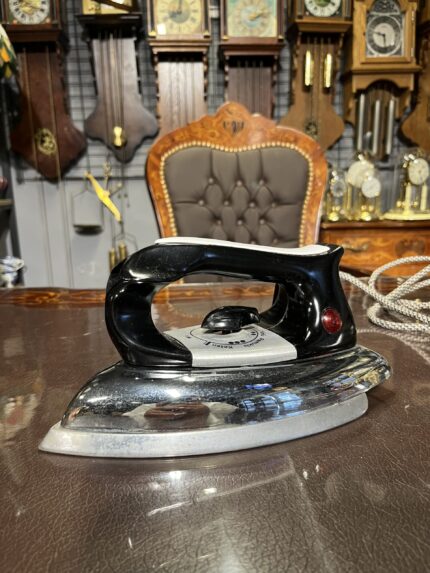 Vintage ROWENTA Alman Üretimi Elektrikli Ütü – Çalışır Durumda (12x24 cm)