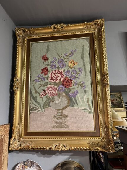 El İşlemesi Goblen Çiçek Temalı Tablo (Altın Varaklı Çerçeve)